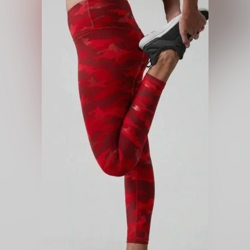 Athleta Elation Train Printed 7/8 Tight Sz Small Red Metallic Camo leggings
